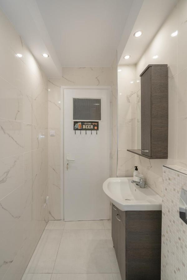 Comfy Apt Next To Metro Athene Buitenkant foto